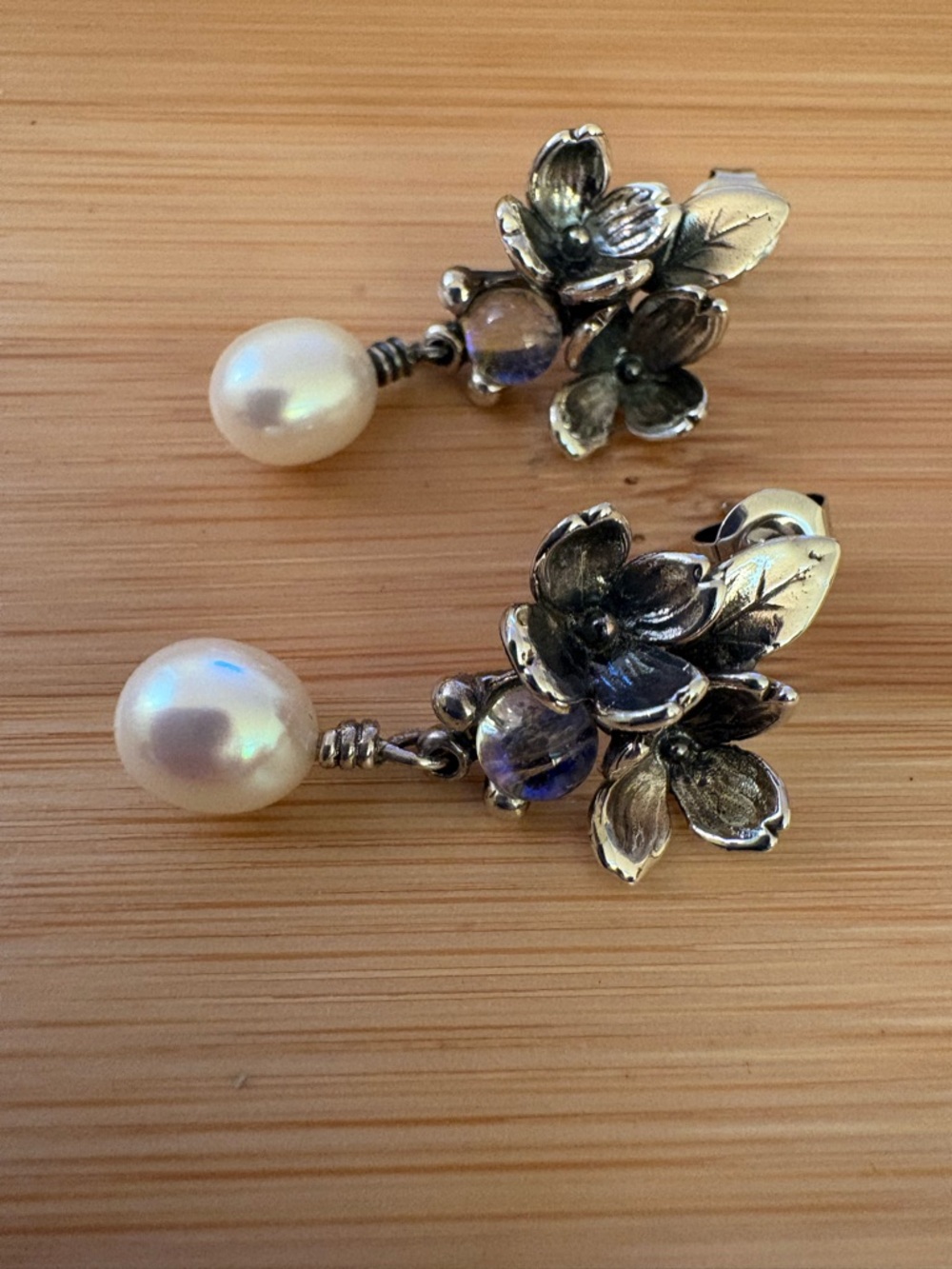 Trollbeads Flower Earrings - Picture 2 of 4